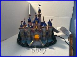 Limited EditionCalifornia Disneyland 50th Anniversary Light Up Figure Exc Cond Limited EditionCalifornia Disneyland 50th Anniversary Light Up Figure Exc Cond