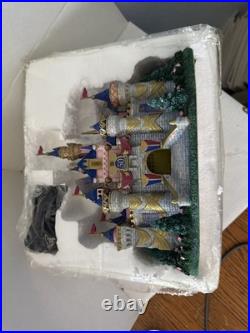 Limited EditionCalifornia Disneyland 50th Anniversary Light Up Figure Exc Cond Limited EditionCalifornia Disneyland 50th Anniversary Light Up Figure Exc Cond